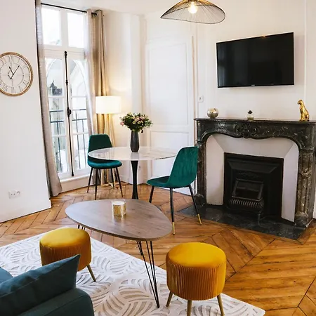 Superbe T2 Avec Vue Sur Cour - Centre *